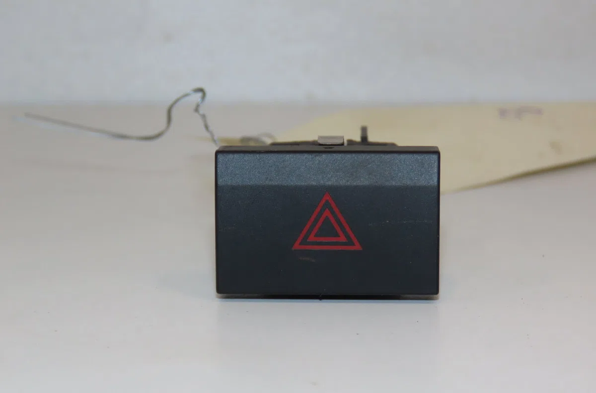 Bouton de warning Volkswagen POLO V (6R1, 6C1) 1.2 tdi (2009) 5 portes occasion