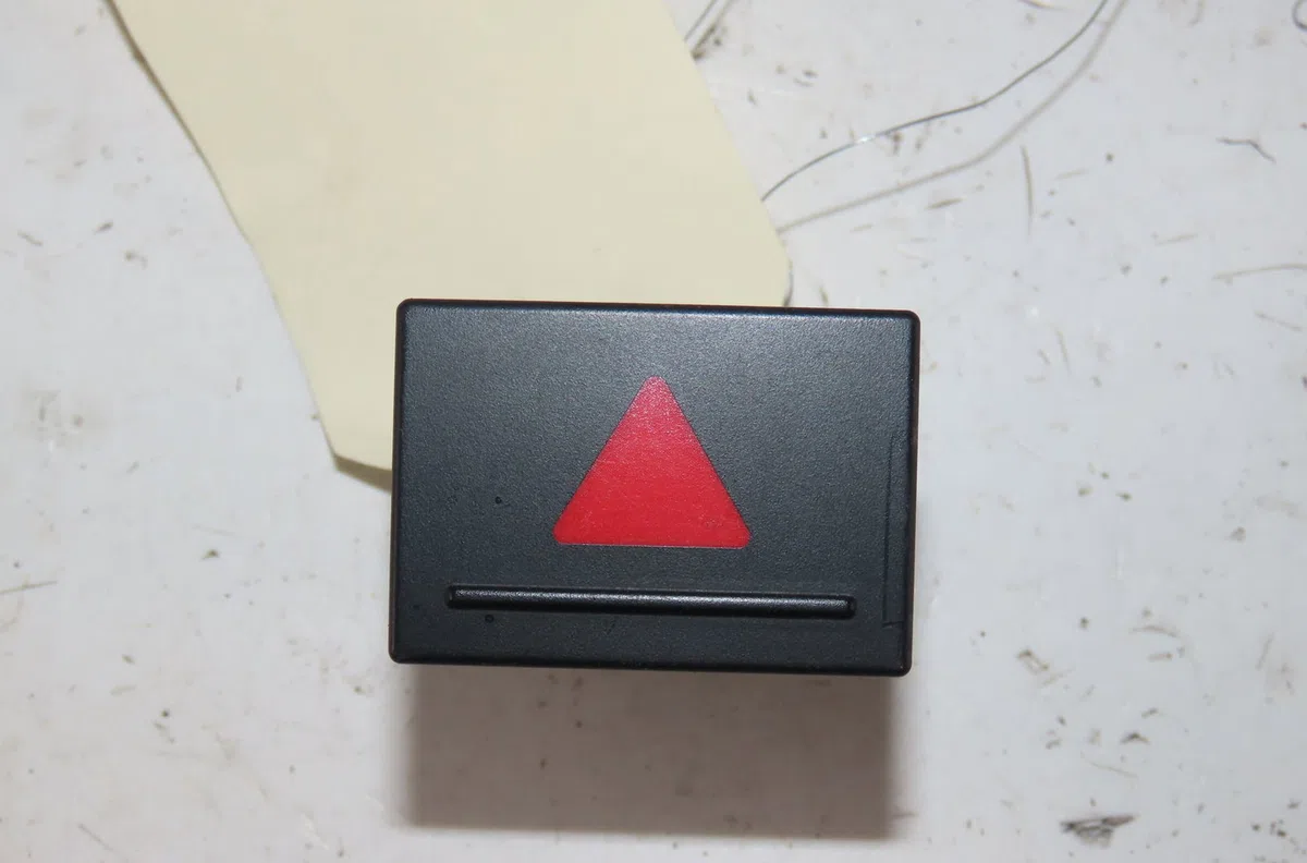 Bouton de warning Volkswagen TOUAREG (7LA, 7L6, 7L7) 3.0 v6 tdi (2004-2010) occasion