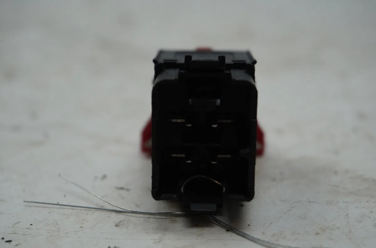 Bouton de warning Volkswagen TOURAN (1T1, 1T2) 1.9 tdi (2003-2004) 5 portes occasion — photo 2