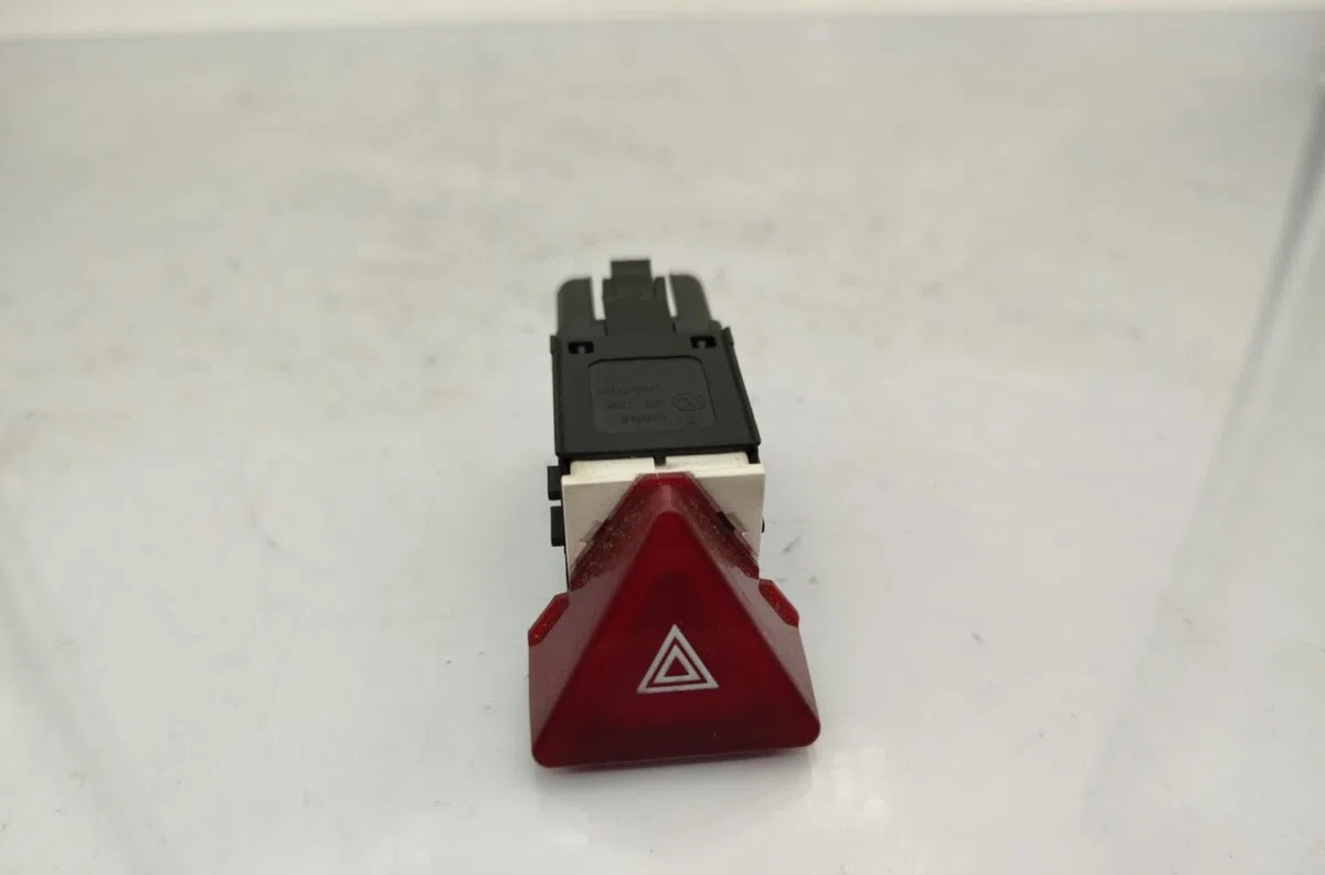 Bouton de warning VOLKSWAGEN TOURAN 2 occasion — photo 2