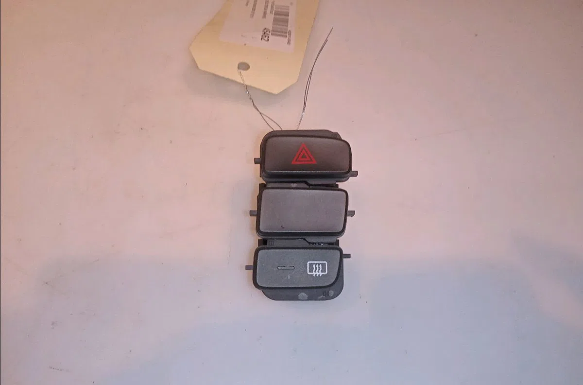 Bouton de warning Volkswagen UP! (121, 122, BL1, BL2, BL3, 123) 1.0 (2011-2020) 5 portes occasion