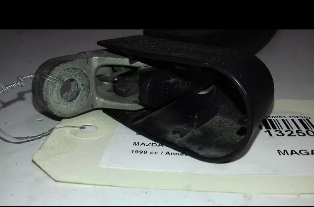 Bras essuie-glace arrière Mazda 3 (BK) 2.0 (bkep) (2003-2009) occasion — photo 3