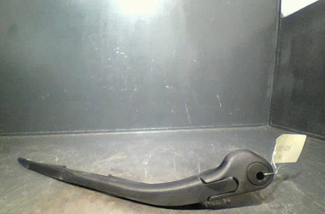 Bras essuie-glace arrière Peugeot 206 SW (2E-K) 1.4 hdi (2002-2007) 5 portes occasion — photo 2