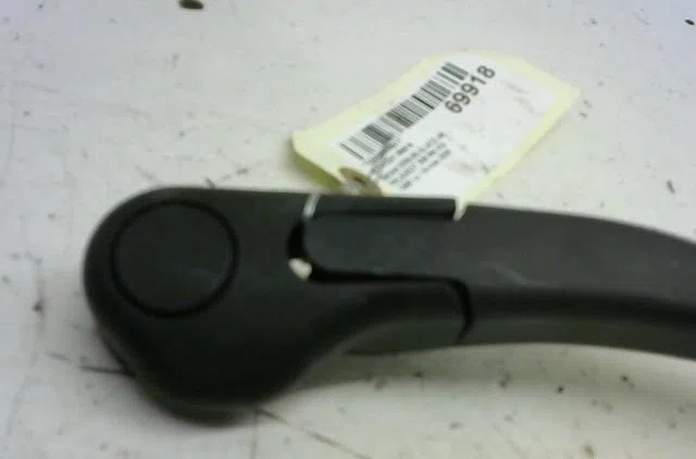 Bras essuie-glace arrière Peugeot 206 SW (2E-K) 1.6 hdi 110 (2004) occasion — photo 2