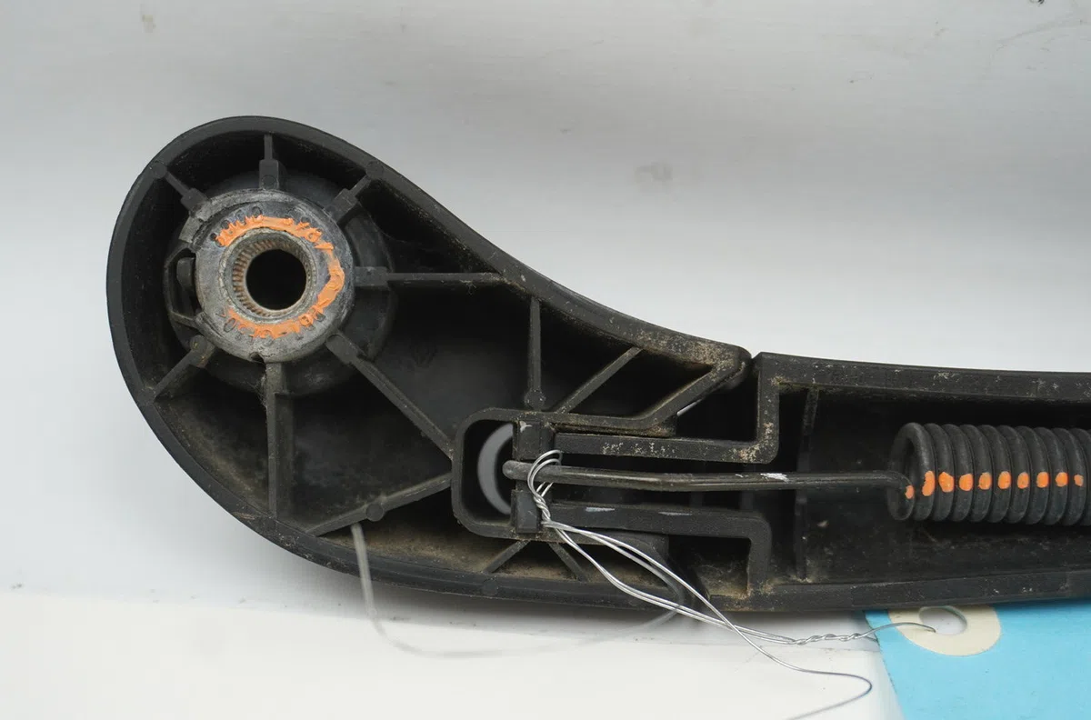 Bras essuie-glace arrière Renault CLIO III (BR0-1, CR0-1) 1.4 16v (2005-2012) occasion — photo 4