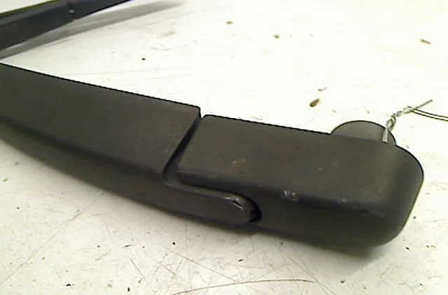 Bras essuie-glace arrière Renault CLIO III Grandtour (KR0-1_) 1.2 16v (kr0p) (2007-2012) occasion — photo 2