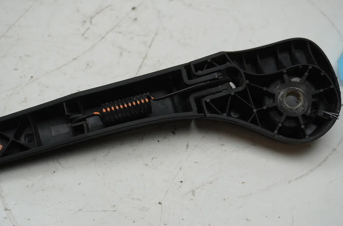 Bras essuie-glace arrière Renault ESPACE IV (JK0-1_) 2.0 dci (jk01, jk02, jk1j, jk1k, jk1h) (2006) occasion — photo 2