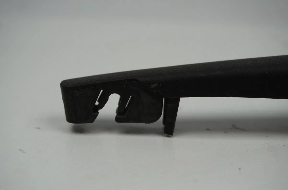 Bras essuie-glace arrière Renault MEGANE III 3-5 portes (BZ0-1_, B3_) 1.5 dci (bz09, bz0d, bz1w, bz29, bz14) (2009) 5 po