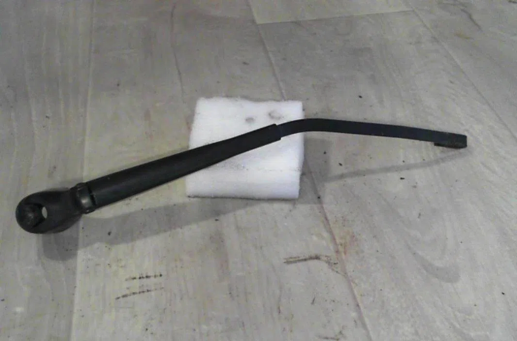 Bras essuie-glace arrière Seat IBIZA II (6K1) 1.9 tdi (1996-2002) occasion — photo 2