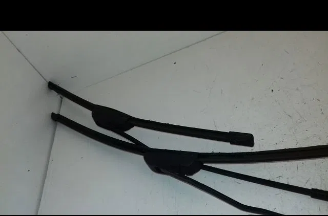 Bras essuie-glace avant Citroën C5 I (DC_) 2.0 hdi (dcrhzb, dcrhze) (2001-2004) 5 portes occasion — photo 2