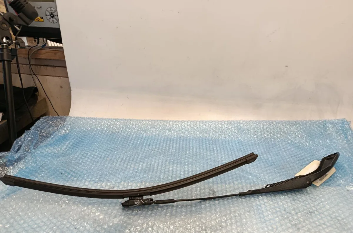 Bras essuie-glace avant droit Bmw 1 (F20) 116 i (2015-2019) occasion