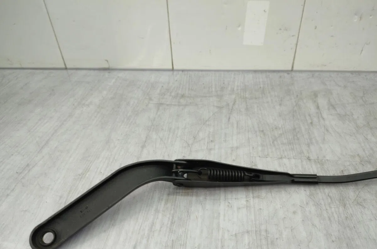 Bras essuie-glace avant droit BMW SERIE 1 E87 PHASE 1 occasion — photo 2