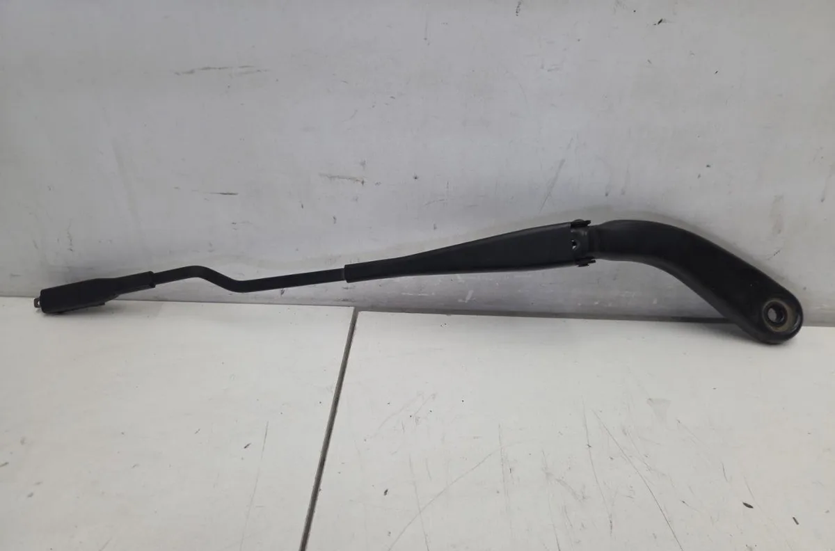 Bras essuie-glace avant droit BMW SERIE 1 F20 PHASE 1 occasion