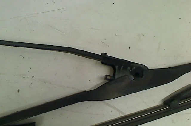 Bras essuie-glace avant droit Opel ZAFIRA A Monospace (T98) 2.0 di 16v (f75) (1999-2005) 5 portes occasion — photo 2