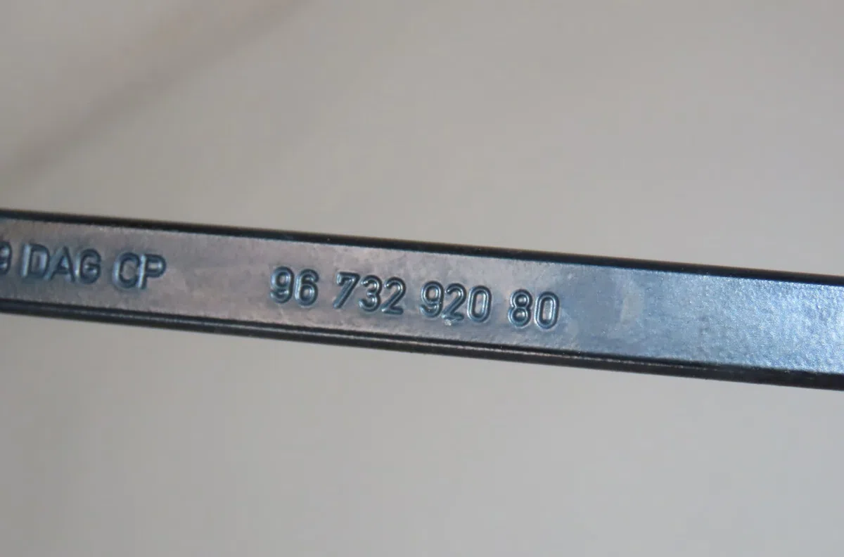Bras essuie-glace avant droit Peugeot 208 I (CA_, CC_) 1.4 hdi (2012) 3 portes occasion