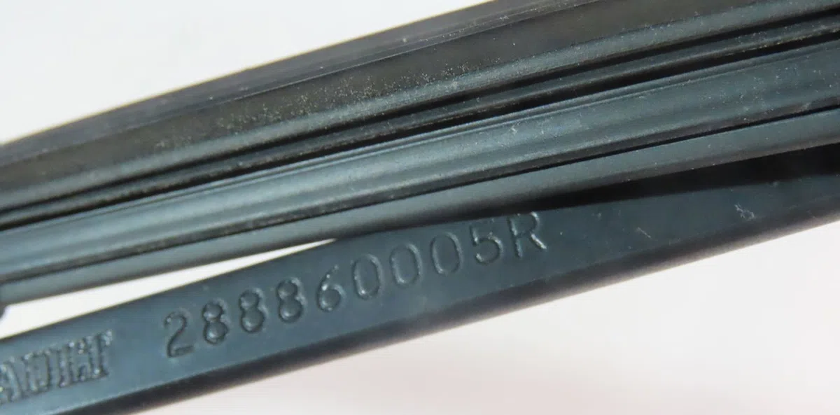 Bras essuie-glace avant droit Renault MEGANE III 3-5 portes (BZ0-1_, B3_) 1.6 dci (bz00, bz12, bz13) (2011-2015) 5 portes occasion — photo 2