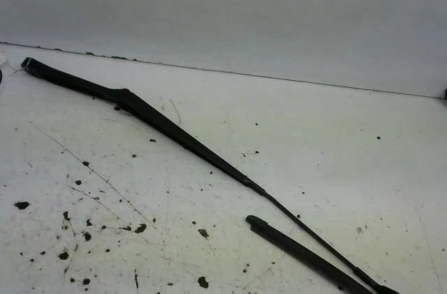 Bras essuie-glace avant droit Seat IBIZA III (6L1) 1.4 tdi (2002-2005) 3 portes occasion — photo 2