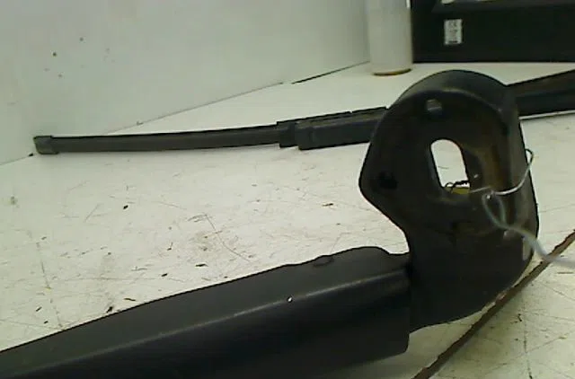 Bras essuie-glace avant droit Seat LEON (1P1) 2.0 tdi 16v (2005-2012) occasion — photo 2
