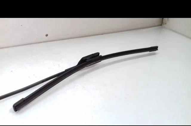 Bras essuie-glace avant droit Volkswagen PASSAT B7 Variant (365) 2.0 tdi (2010-2014) occasion — photo 2