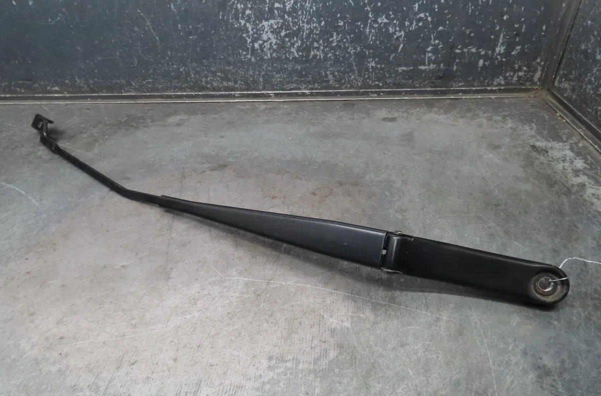 Bras essuie-glace avant droit Volkswagen SCIROCCO III (137, 138) 2.0 tfsi (2008-2009) occasion