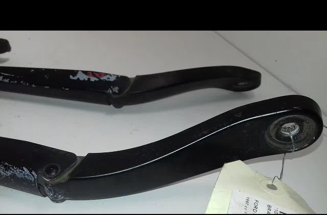 Bras essuie-glace avant Ford C-MAX II (DXA-CB7, DXA-CEU) 2.0 tdci (2010-2019) occasion — photo 2
