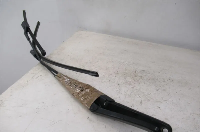 Bras essuie-glace avant Ford FIESTA VI (CB1, CCN) 1.4 tdci (2010-2012) 3 portes occasion — photo 2