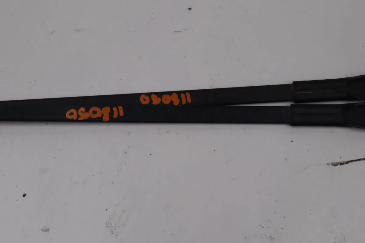Bras essuie-glace avant Ford KA (RB_) 1.3 i rocam (2002-2008) 3 portes occasion — photo 4