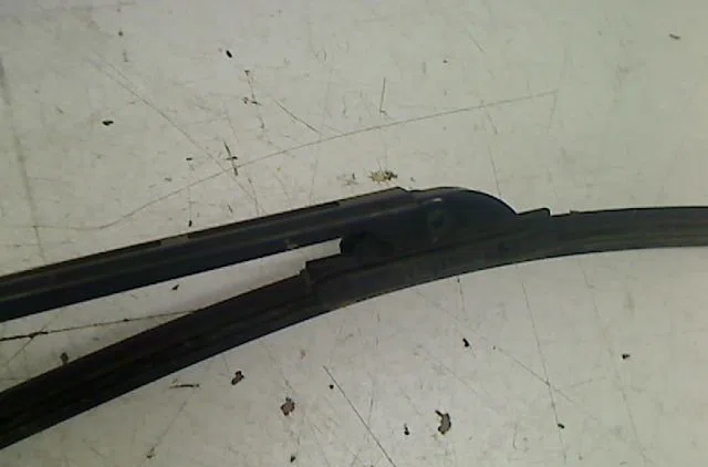 Bras essuie-glace avant gauche Audi A4 B6 Avant (8E5) 1.9 tdi (2001-2004) occasion — photo 2