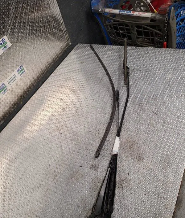 Bras essuie-glace avant gauche CITROEN BERLINGO 2 PHASE 3 occasion — photo 3