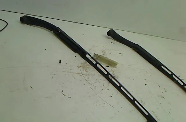Bras essuie-glace avant gauche CITROEN C5 occasion — photo 2
