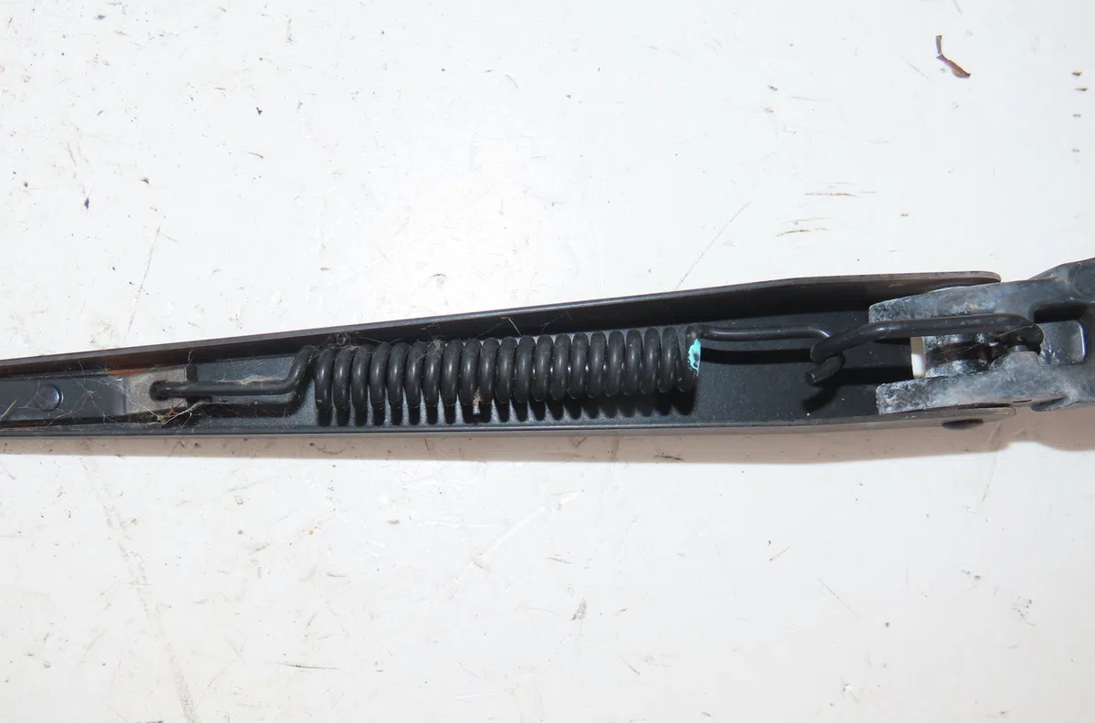Bras essuie-glace avant gauche Dacia SPRING Ev (b6m1) (2020) 5 portes occasion — photo 2
