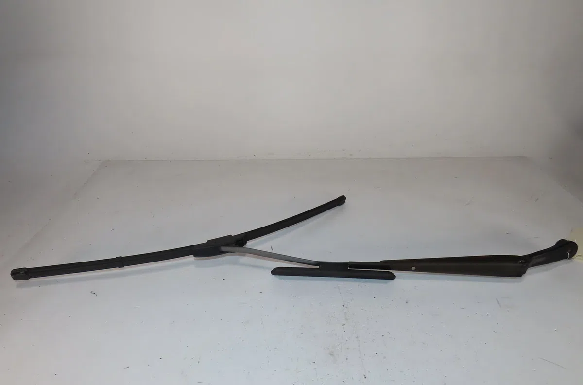 Bras essuie-glace avant gauche Mazda 2 (DY) 1.25 (dy3w) (2003-2007) occasion