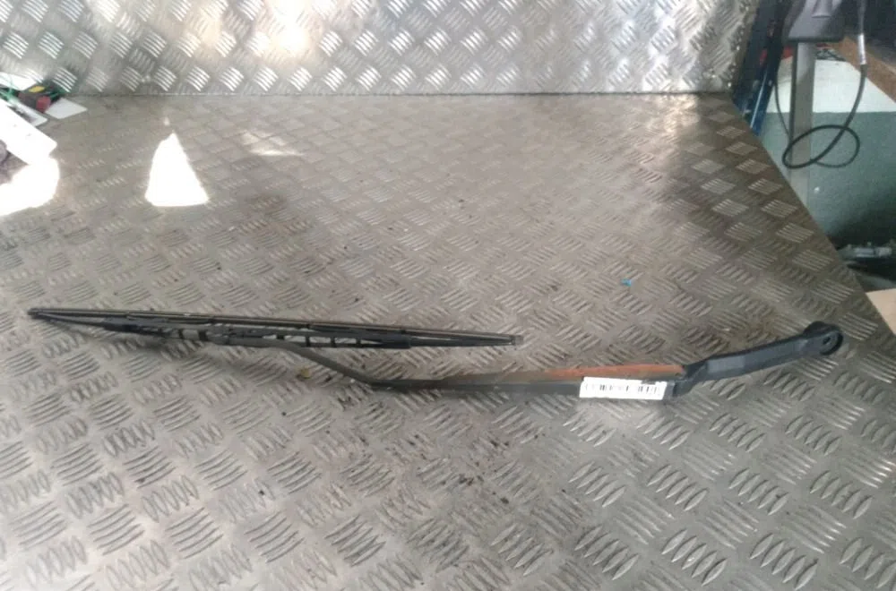 Bras essuie-glace avant gauche Mazda 6 Station Wagon (GY) 2.0 di (gy19) (2002-2005) occasion — photo 2