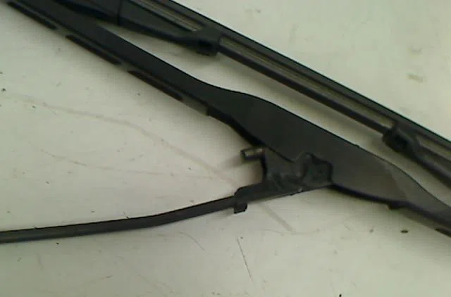 Bras essuie-glace avant gauche Opel ZAFIRA A Monospace (T98) 2.0 di 16v (f75) (1999-2005) 5 portes occasion — photo 2
