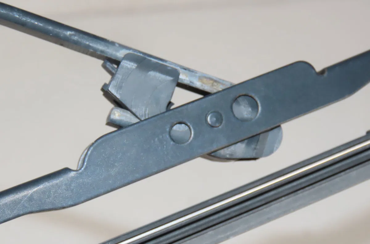 Bras essuie-glace avant gauche Peugeot 206 3-5 portes (2A-C) 1.9 d (1998-2001) 5 portes occasion — photo 2