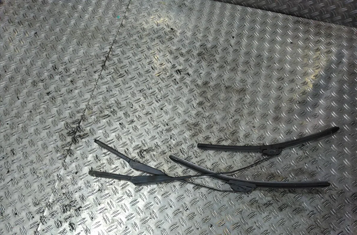Bras essuie-glace avant gauche PEUGEOT PARTNER 1 PHASE 2 occasion — photo 2