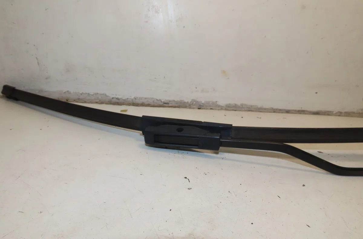 Bras essuie-glace avant gauche Renault CLIO III (BR0-1, CR0-1) 1.2 16v (br02, br0j, br11, cr02, cr0j, cr11) (2005-2014) 5 portes occasion — photo 2