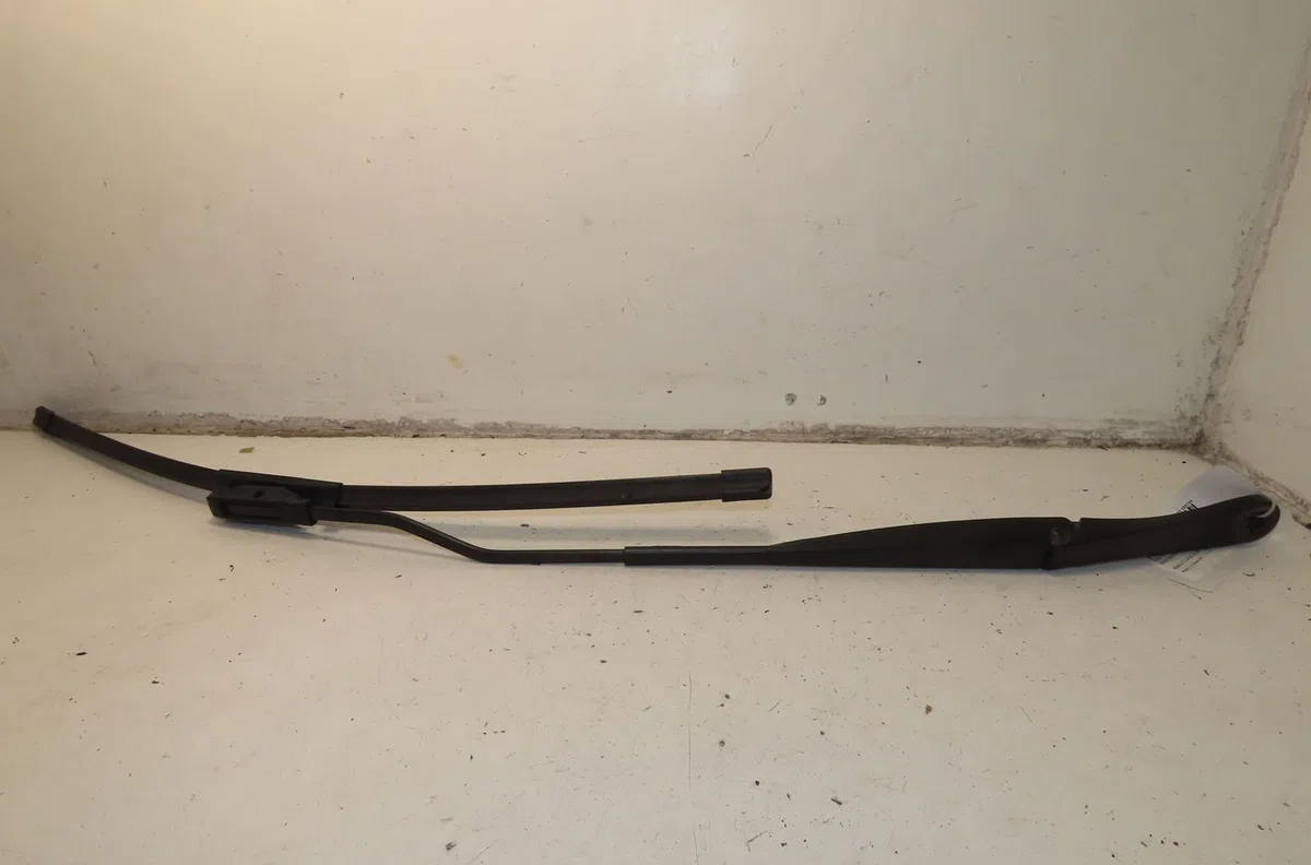 Bras essuie-glace avant gauche Renault CLIO III (BR0-1, CR0-1) 1.2 16v (br02, br0j, br11, cr02, cr0j, cr11) (2005-2014) 5 portes occasion — photo 3