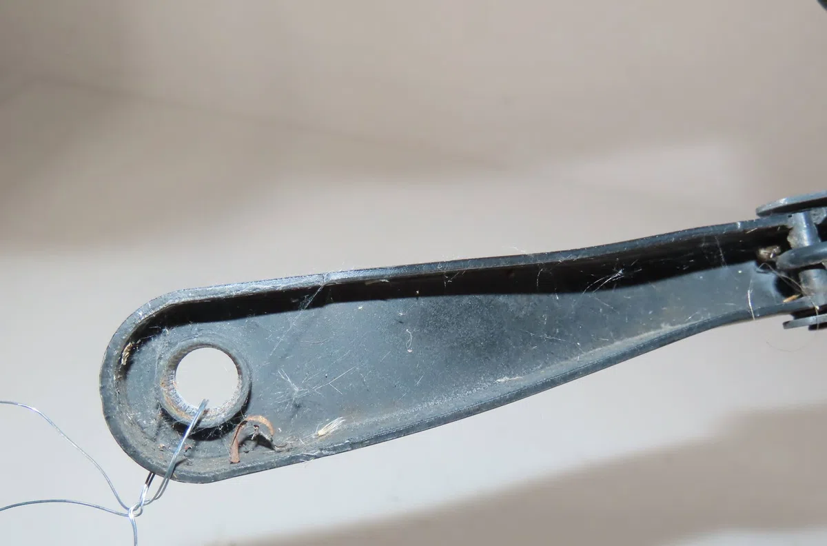 Bras essuie-glace avant gauche Renault CLIO III (BR0-1, CR0-1) 1.5 dci (br0h, cr0h, cr1s, br1s) (2005-2014) 3 portes occasion — photo 3