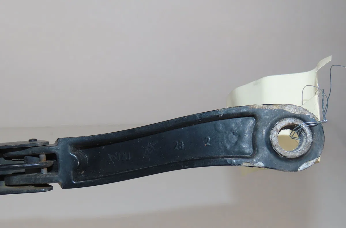 Bras essuie-glace avant gauche Renault CLIO III (BR0-1, CR0-1) 1.5 dci (c-br0g, c-br1g) (2005-2012) 5 portes occasion — photo 3