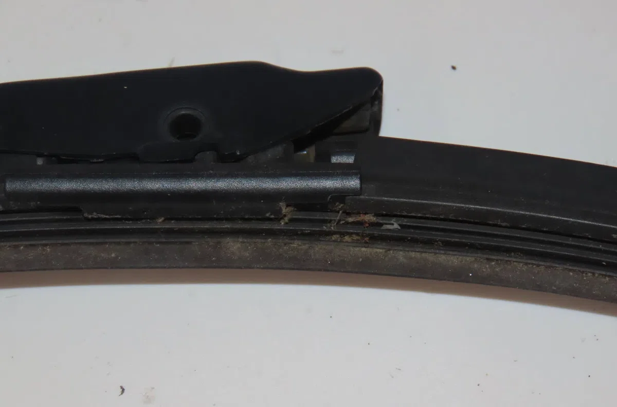 Bras essuie-glace avant gauche Renault CLIO III (BR0-1, CR0-1) 1.5 dci (c-br0g, c-br1g) (2005-2012) 5 portes occasion — photo 4