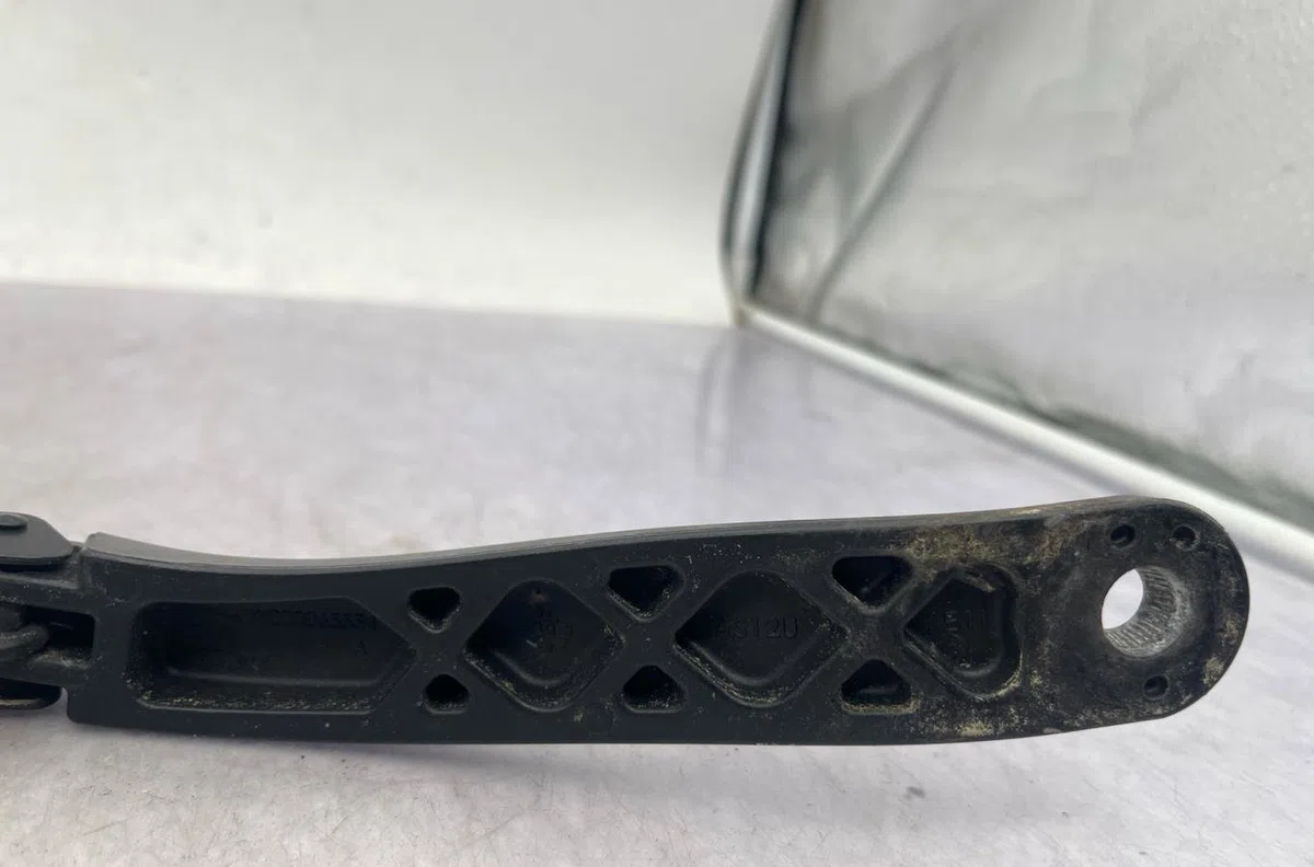 Bras essuie-glace avant gauche RENAULT MEGANE 4 PHASE 1 BREAK occasion — photo 3