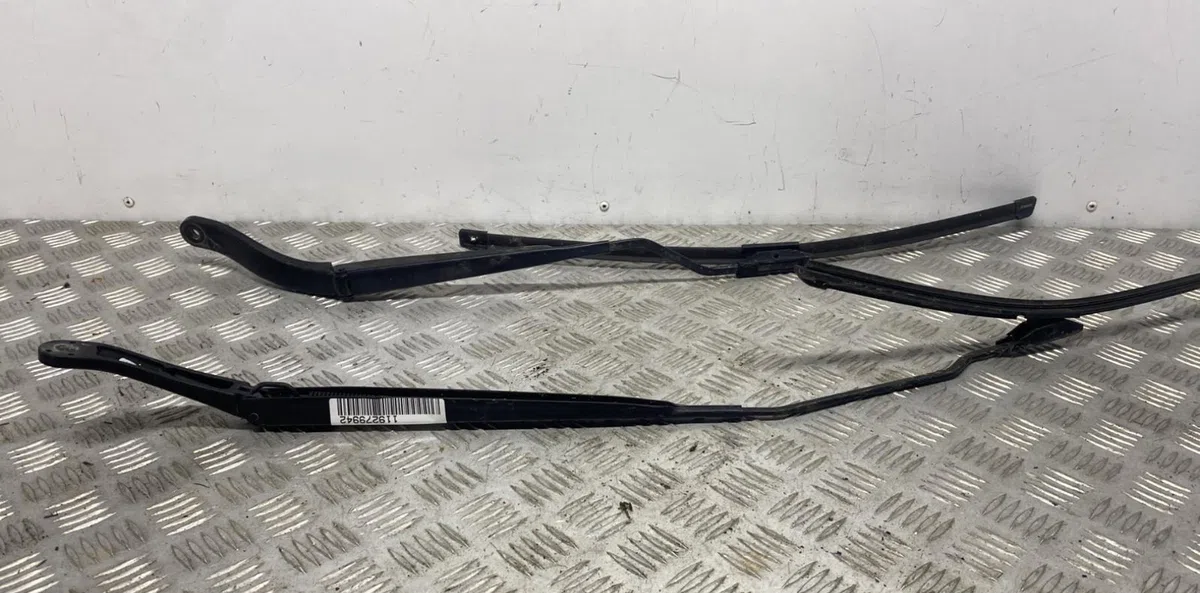 Bras essuie-glace avant gauche RENAULT MEGANE 4 PHASE 1 occasion — photo 2