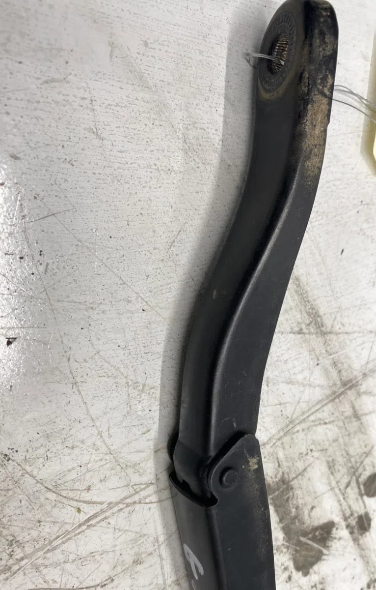 Bras essuie-glace avant gauche Renault MEGANE III Coupé (DZ0-1_) 1.5 dci (dz09, dz0d, dz1f, dz1g, dz14, dz29) (2009-2015) 3 portes occasion — photo 2