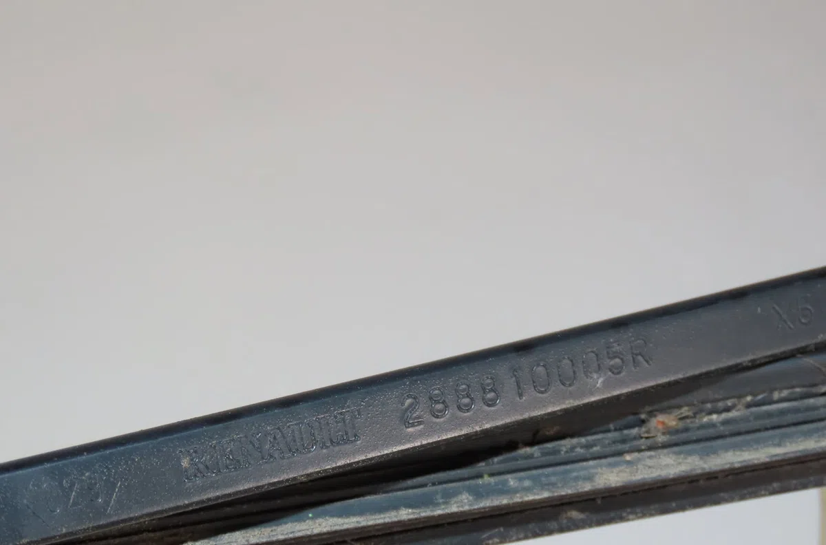 Bras essuie-glace avant gauche Renault MEGANE III Grandtour (KZ0-1) 1.5 dci (kz09, kz0d, kz1g, kz29, kz14, kz1w, kz10, kz1f,... (2009) 5 portes occasion — photo 2
