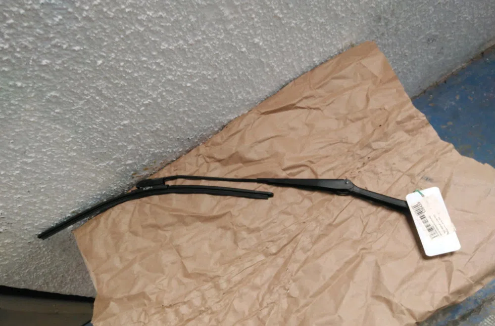 Bras essuie-glace avant gauche Seat IBIZA III (6L1) 1.4 tdi (2002-2005) occasion — photo 2