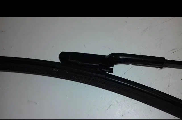 Bras essuie-glace avant gauche Volkswagen GOLF V (1K1) 1.4 16v (2003-2006) occasion — photo 2