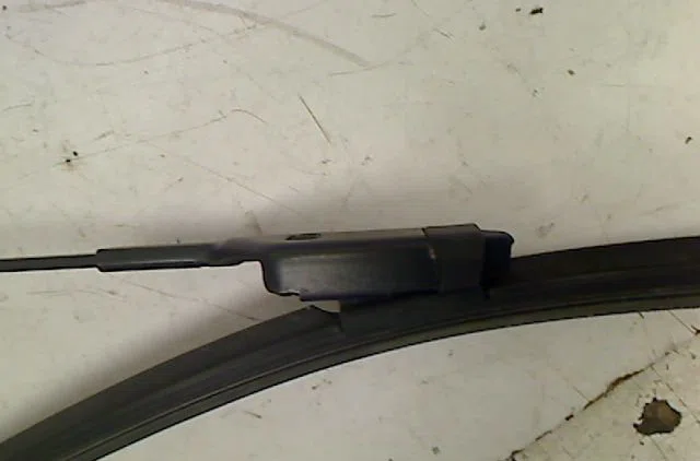 Bras essuie-glace avant gauche Volkswagen PASSAT B6 Variant (3C5) 1.9 tdi (2005-2010) occasion — photo 2