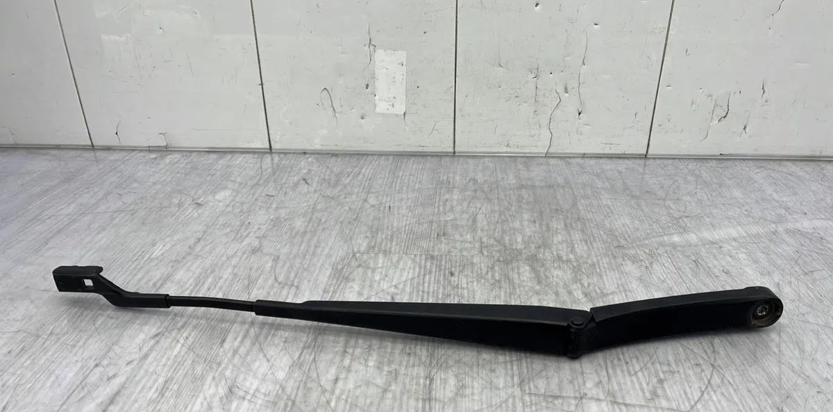 Bras essuie-glace avant gauche VOLKSWAGEN POLO 6 PHASE 1 occasion