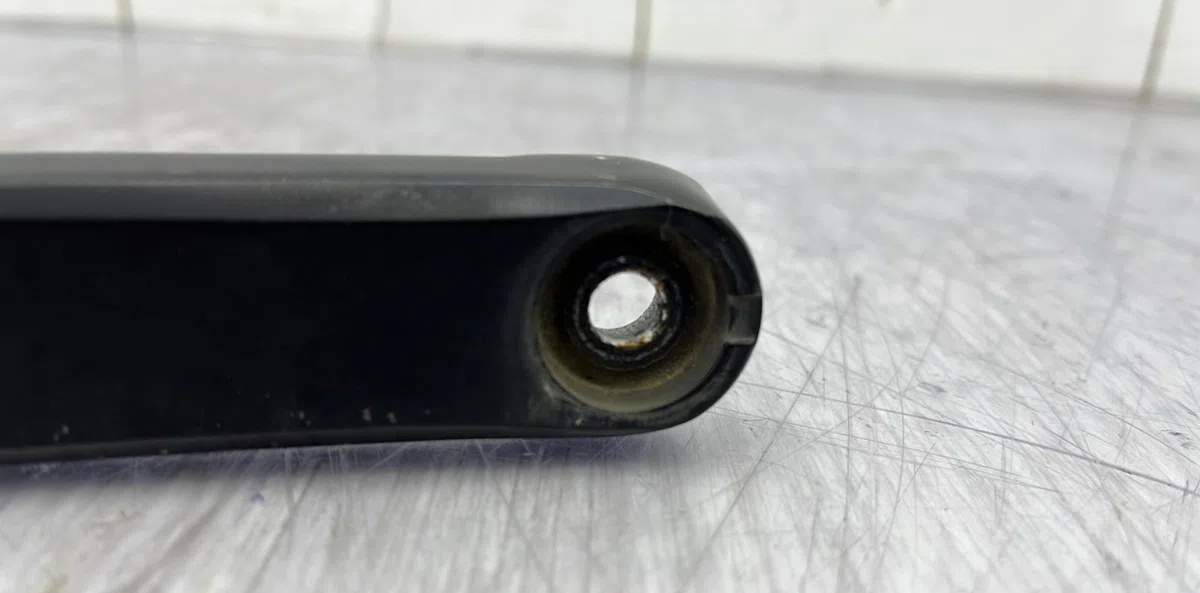 Bras essuie-glace avant gauche VOLKSWAGEN POLO 6 PHASE 1 occasion — photo 2